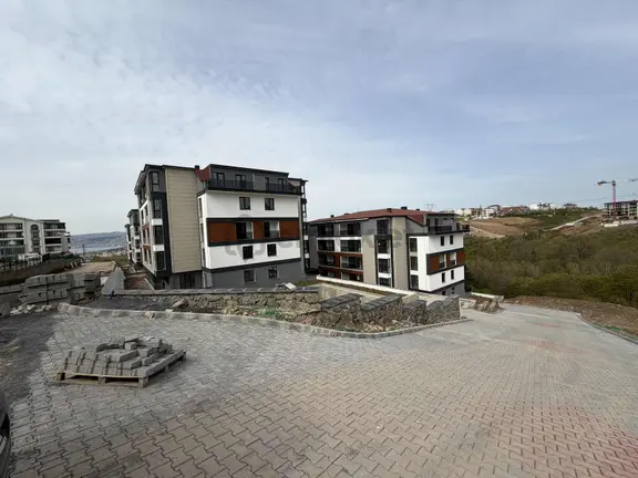 Havuzlu Site İçerisinde Satılık 3+1 135m² Eğimsiz Çatı Dubleks 2