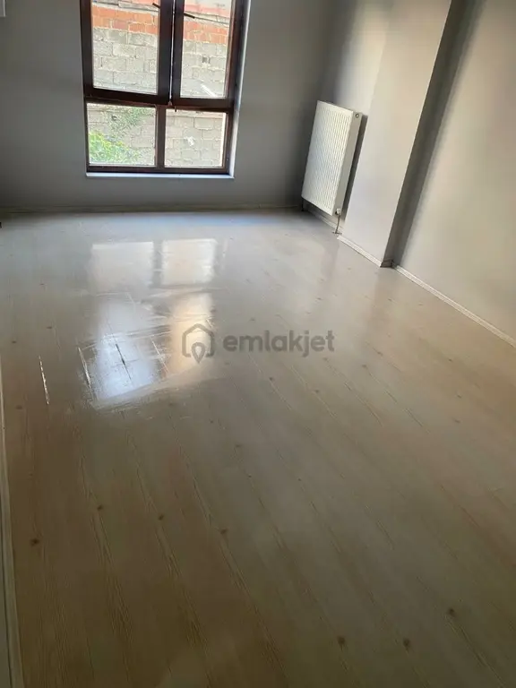Kumlubel'de Kiralık Ara Kat Asansörlü Bakımlı Ayrı Mutfak 1+0 1