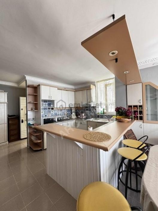 Güzelce'de Denize Sıfır 2+1 Eşyalı Satılık Daire 1