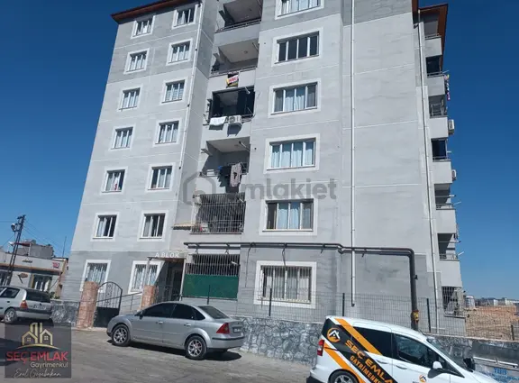 Satılık Serinevler Gri Binalarda 4ncü Kat 2+1 Geniş Daire 1