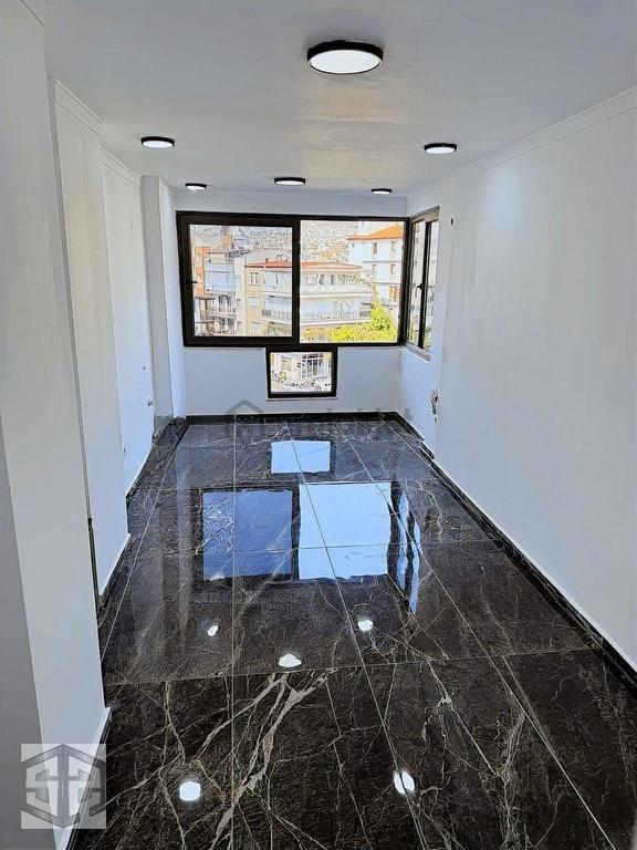 Aydın Kuşadası Camikebir Mah Asansörlü Tadilatlı Satılık İş Yeri 1