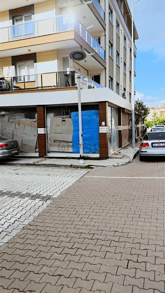 Menemen İnönü Mahallesinde 3 Cepheli, 300 M² Görünürlüğü Yüksek 1