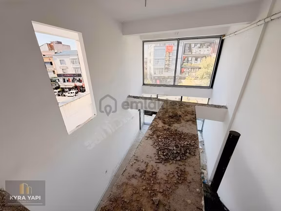 Kyra Yapı Merkezi Konumda Cadde Üzeri Masrafsız Kiralık Dükkan 2