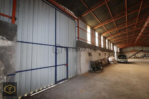 Zeybek Emlaktan Tırnova Mah. 900m2 Kiralık Depo 1