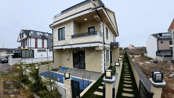 Balcıoğlundan Alanderede Uygun Lüx Havuzlu 4+1 Triplex Villa 1
