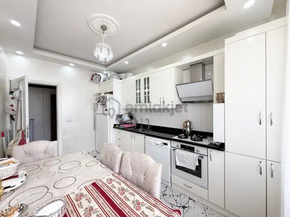 Beykent'te Pazar Yerin Yakınında Geniş Oturumlu Uygunfiyatlı 3+1 2