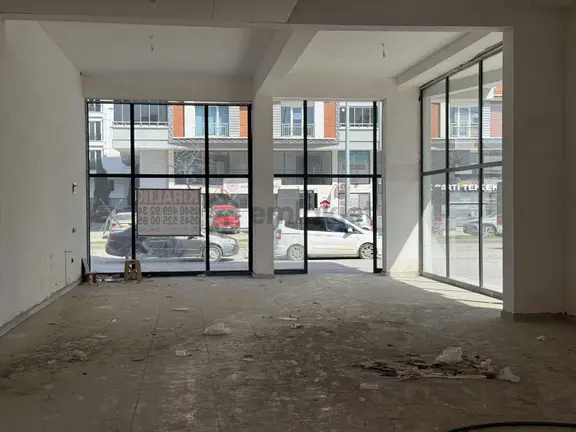 Yağmur Emlaktan Kiralık Üç Cepheli Harika Konumlu 170 M2 Dükkan 2