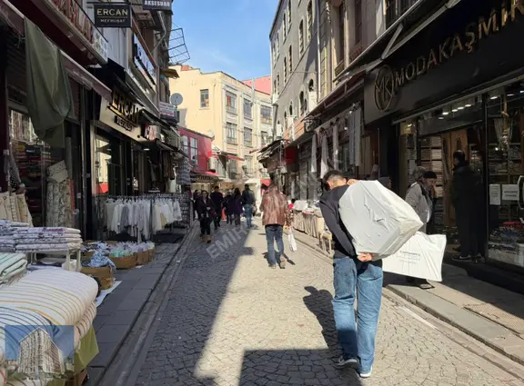 Mercan Mah.sultanhamam Fincancılar Cd.devren Kupon Mağaza 125m2. 2