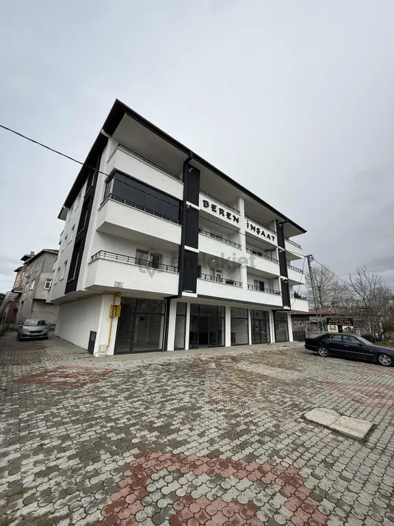 Sungurluda Satılık İş Yeri Yola Cepheli 1