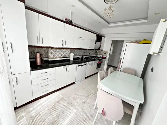 Karacaahmet'te Çok Geniş Az Katlı Çift Balkonlu Lüx Tasarım 3+1 1