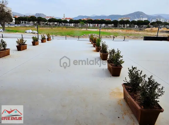 Prestejli Konumda, Restoran Uyumlu, Lüks Ticari Kiralık Dükkan 1