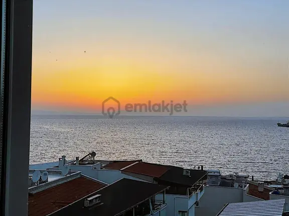 Dikili'de Deniz Manzaralı, Teraslı Çatı Dubleksi 1