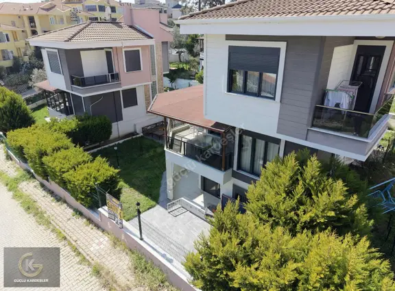 Güçlü Kardeşler 300m2 Arsa İçerisinde Müstakil Fırsat Villa 1