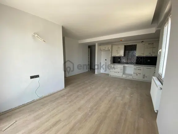 Tapu Dahil - Kampanya Fiyatlı !!! Havuzlu,iskanlı,denize Yürüme Mesafesinde 3+1 1