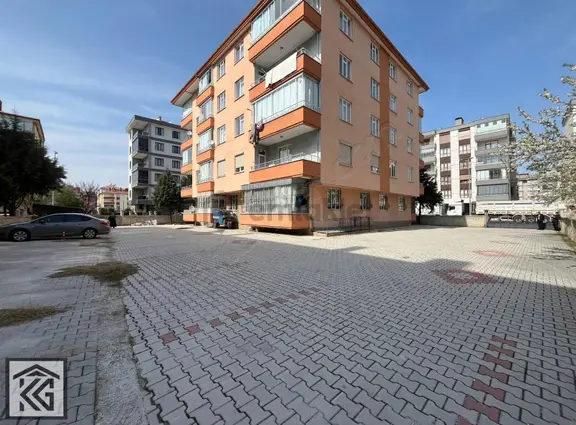 Ulubatlıhasan İl Jandarma Trafik Parkı Yakını Arakat Geniş 3+1 1
