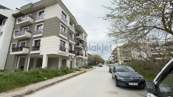 General Kemal Okulu Yanında Satılık 2+1 Arakat Asansörlü Daire 1