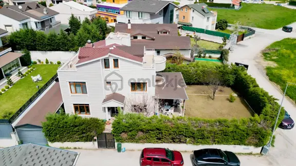 Özlüce 19 Mayıs Mahallesinde 5+1 Müstakil Köşe Parsel Villa 1