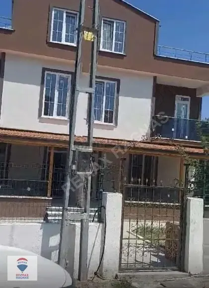 Avşa Adasında Denize Yürüme Mesafesi Havuzlu Satılık Villa 2