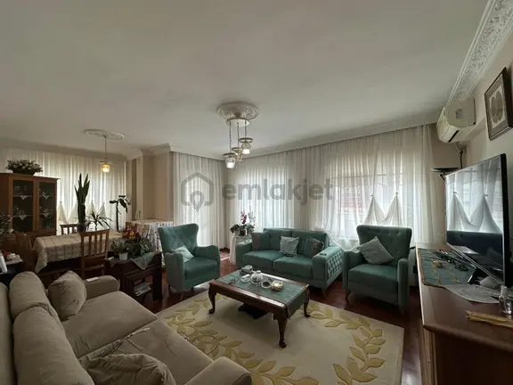 Çekmeköy Merkez Mahallesin'de Site İçerisinde 3+1 Satılık Daire 1