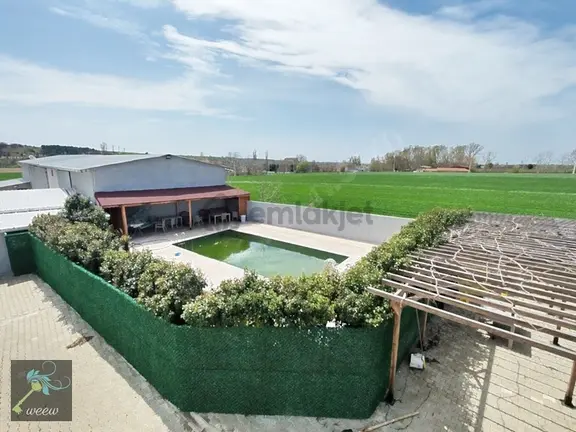 Lüleburgaz Karaağaçta 1.960 M² Arsa İçinde Havuzlu Lüks Villa 2