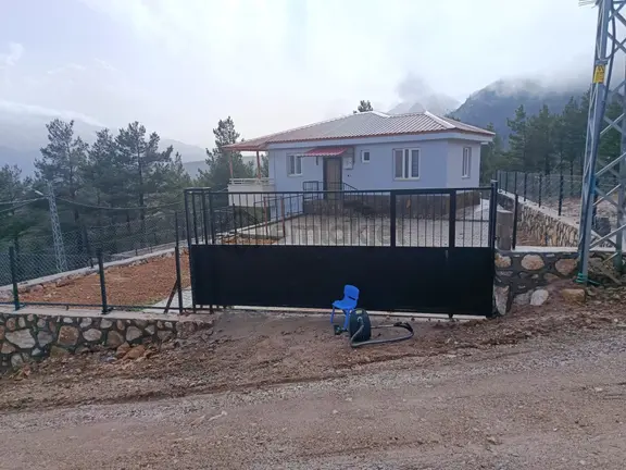 Kar Emlaktan Yenikonacık Efes Sitesi Üzerinde 3+1 Satılık Müstakil Ev 1