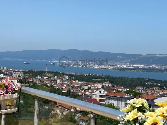 Remax Natural'dan Gölcük'de Deniz Manzaralı Satılık Dubleks 4+1 1