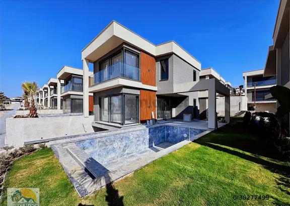 Kuşadası Soğucak'ta Full Deniz Manzaralı Lüks Villa 1
