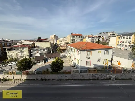 Buca'da Üniverste Karşısı Satılık 3+1 Daire 1