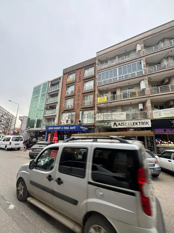Menderes Merkezde Satılık 2+1 Daire 2