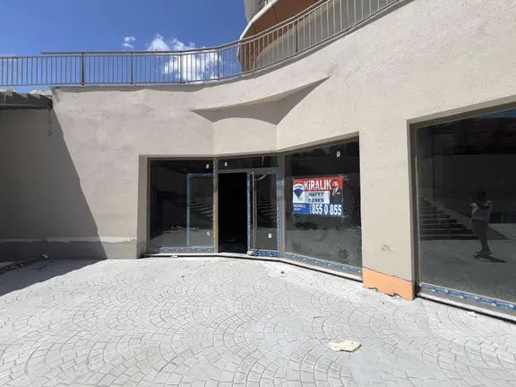 Re/max Hedef'ten Brand Atakent 2 Projesinde Kiralık İş Yeri 1