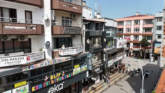 Remax Mavi-çark Cad-itfaiye Cad Kesişimi 4katlı 313m² Komplemülk 2