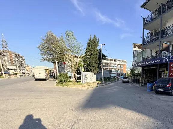 Postacılarda Cadde Üzeri Köşe Dükkan 2