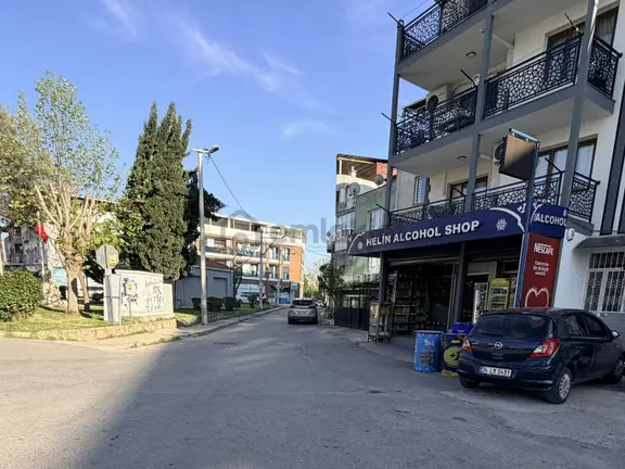 Postacılarda Cadde Üzeri Köşe Dükkan 1