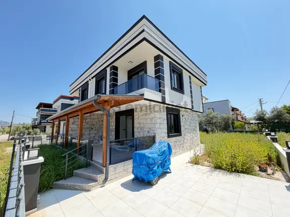 Seferihisar Doğanbey'de Denıze Yakın Satılık Genıs Bahcelı Sıfır 3+1 Villa 1