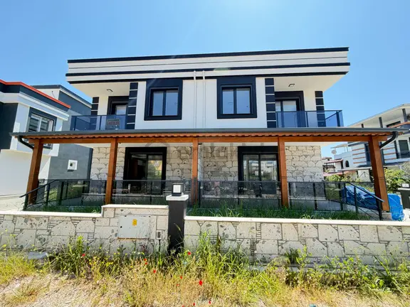 Seferihisar Doğanbey'de Denıze Yakın Satılık Genıs Bahcelı Sıfır 3+1 Villa 2
