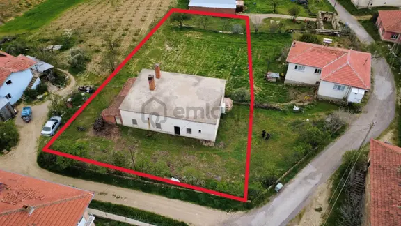 Uşak Eşme Kayalı Köyünde Satılık Müstakil Ev 2