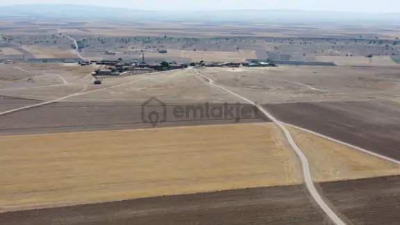 Nevşehir Kozaklı Gerce Köyünde Resmi Yola Cephe 16280 M2 Arazi 1