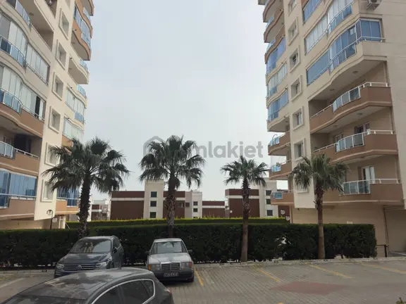 Bayraklı Ziyam 8’de Deniz Manzaralı Son Kat – Site İçi, Geniş & Prestijli 3+1! 2