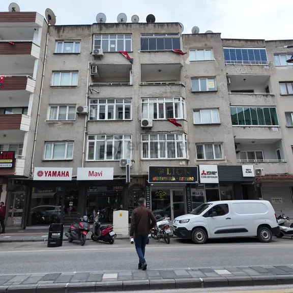 Hilaliye Caddesi Üzerinde 130 M2 Bakımlı 3+1 Arakat Daire 1