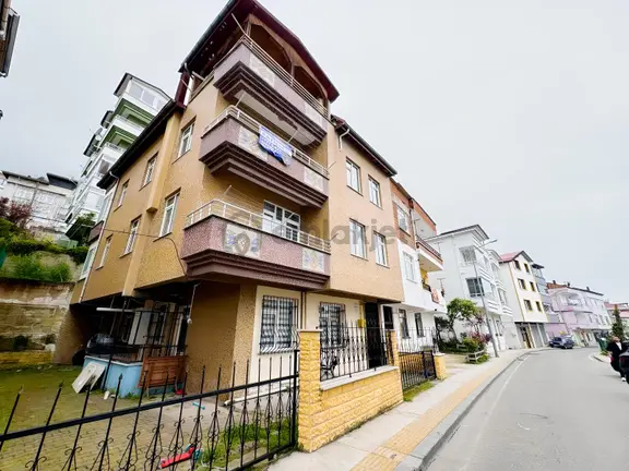 Vestha'dan Güzelyalı'da Komple Satılık 4 Katlı Fırsat Bina ! 1