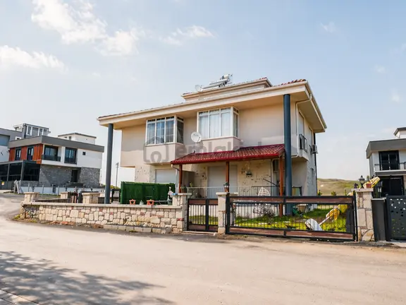 İzmir Seferihisar Akarca'da Deniz Manzaralı Dubleks Villa Satılık 1