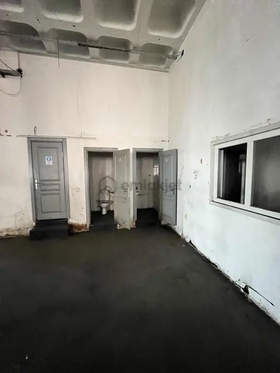 İkitelli Organize Sanayi Bölgesi 2000 M2 Tır Kamyon Yaklaşır 2