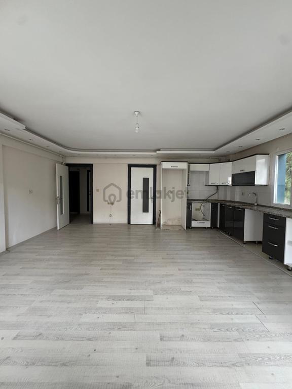 Zeki Emlak'tan Muradiye Mahallesinde Kiralık 2+1 Ara Kat Daire 2
