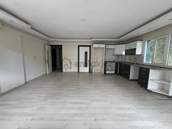 Zeki Emlak'tan Muradiye Mahallesinde Kiralık 2+1 Ara Kat Daire 1