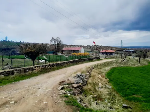 Uşak Eşme' De Araç Takasına Uygun İmarlı Satılık Arsa 1