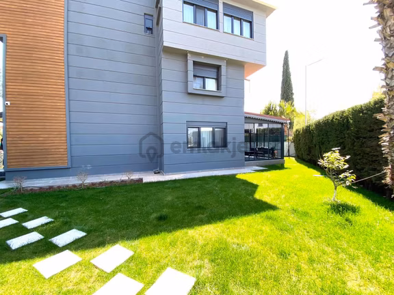 Belek ' Te Müstakil Bahçeli Eşyalı Kiralık Villa 2