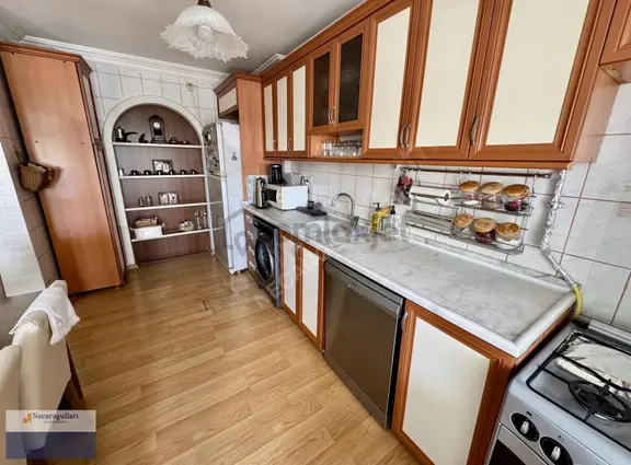 Necaroğullarından Diçlekent Caddesi İş Bankası Yanı 3+1 Daire 2