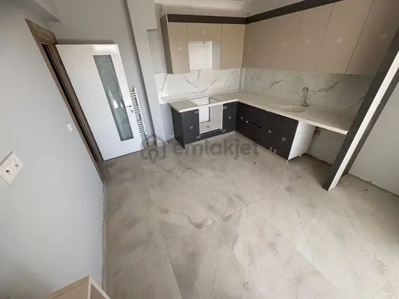 Sym'den 29ekim Mh Ara Katta Ebevney Banyolu Full Yapılı 3+1dairee!!! 1