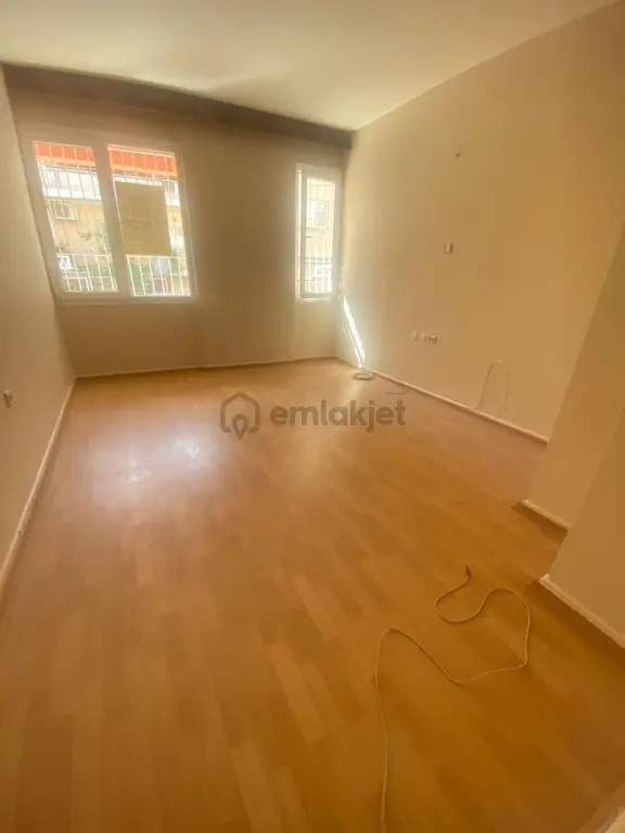 Buca Şirinyer Merkez Yakını Laleli Mah.de 2+0 60m2 Ayrı Mutfak Kiralık Daire 1