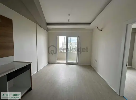 #stad Karşısı Anayola Yakın Az Katlı Binada Satılık 1+1 Daire 1